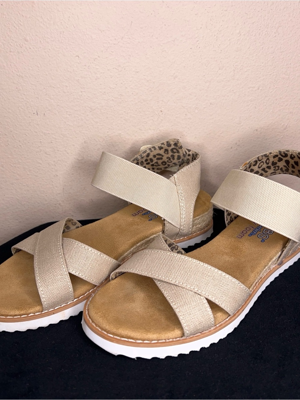Size 6 Women’s Bobs Sandals Beige Tan Comfort Memory Foam Espadrilles - Picture 11 of 15